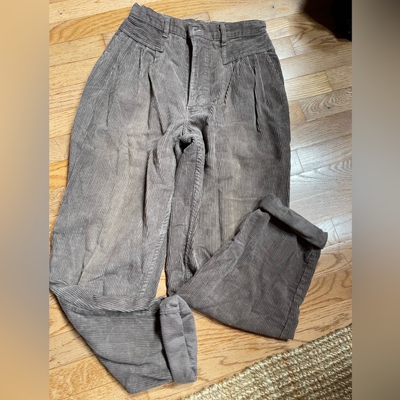 CDA Sports High Rise Pleated Corduroys - Picture 4 of 4